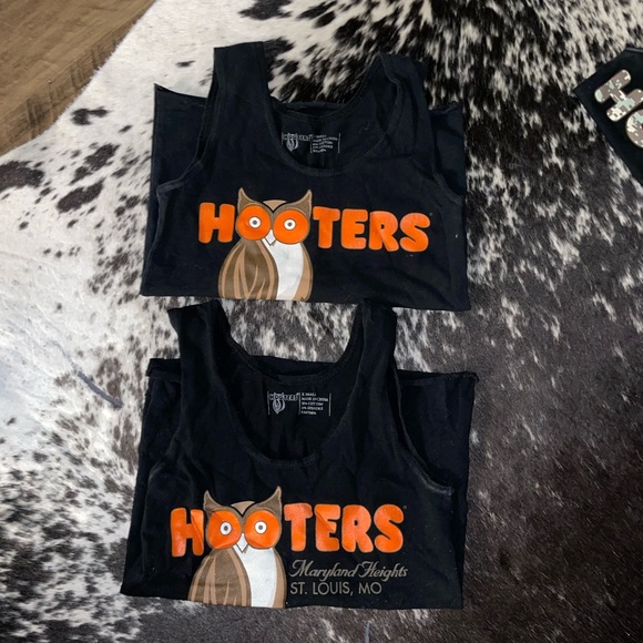 XS Hooters Black Tank tops - Picture 1 of 1